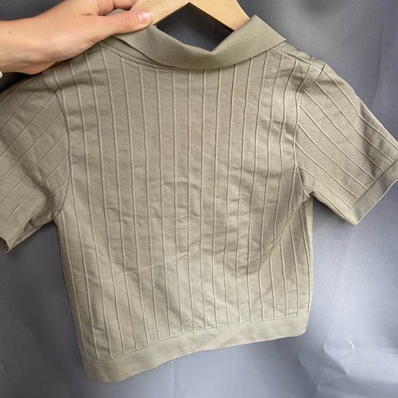 BN dynamite seamless crop polo in vintage khaki colour - Picture 2 of 3